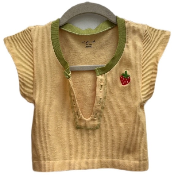 NWT Urban Outfitters “Go For Gold” Seamless cropped tshirt, strawberry combo 🍓 - Picture 2 of 10